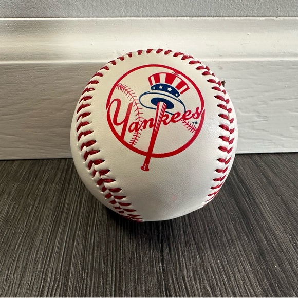 Rawlings Other - Yankees baseball - great condition